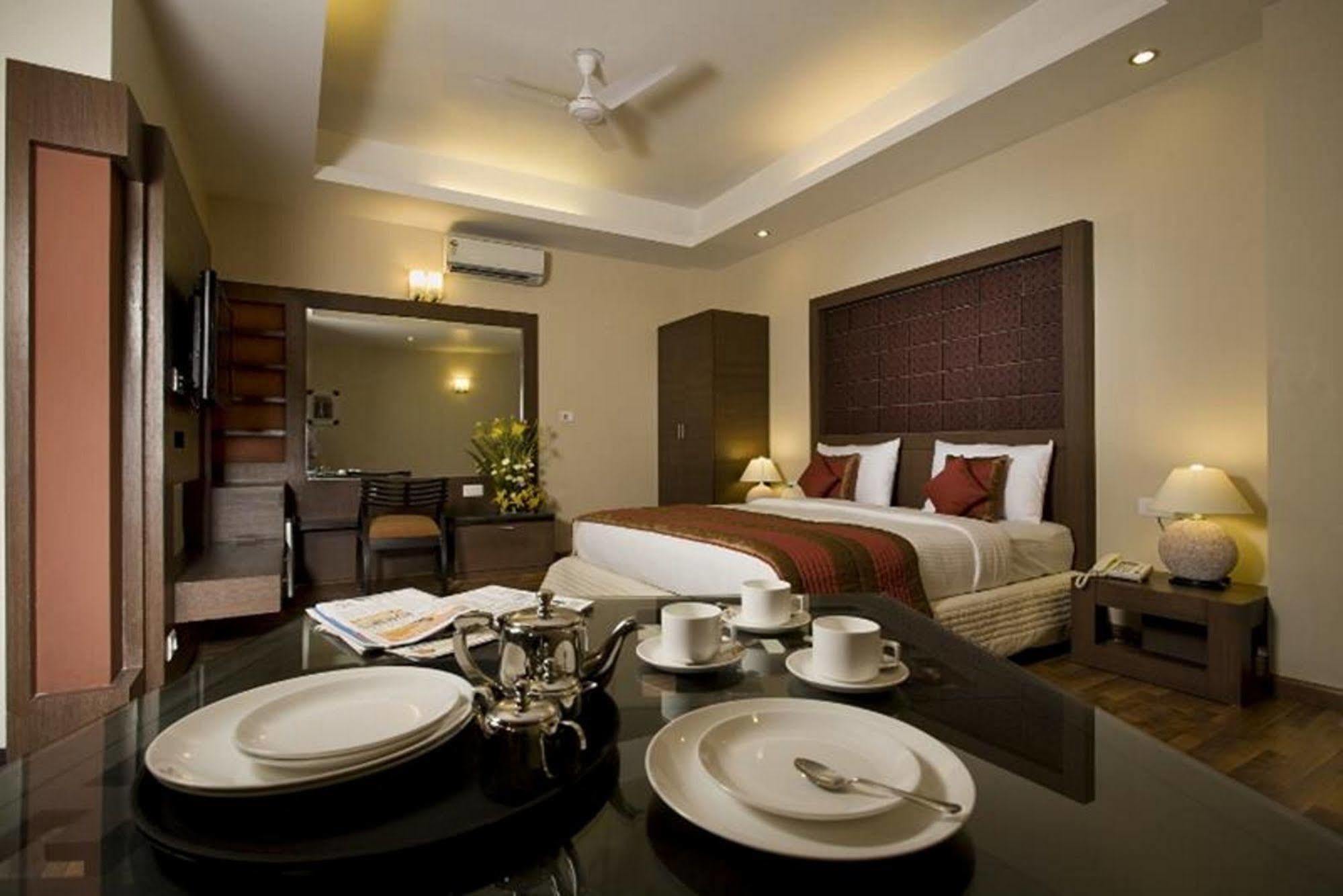 Treebo Premium Relax Inn Patel Nagar New Delhi Eksteriør billede